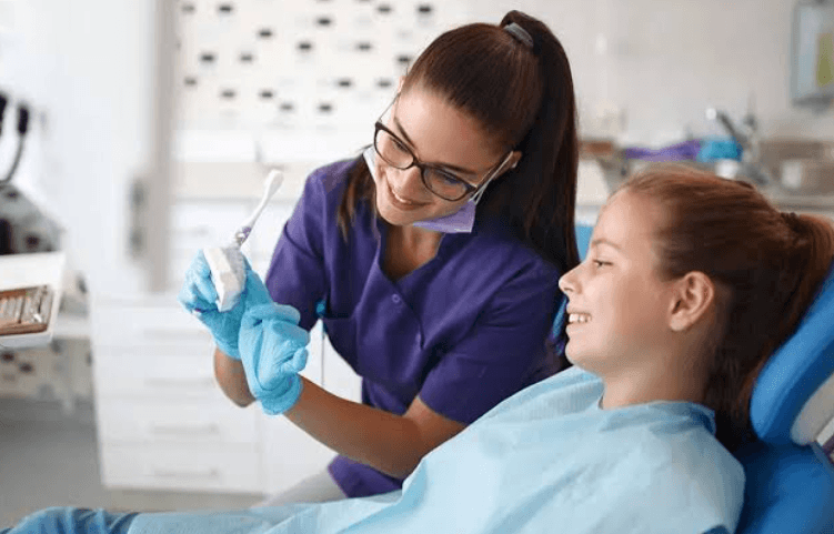 Associate Dentist Compensation: How CFOs Help Model the Numbers